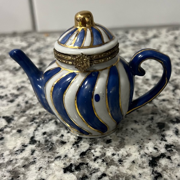 Other - Miniature Teapot Porcelain Jewelry Holder With Clasp White Gold Blue container